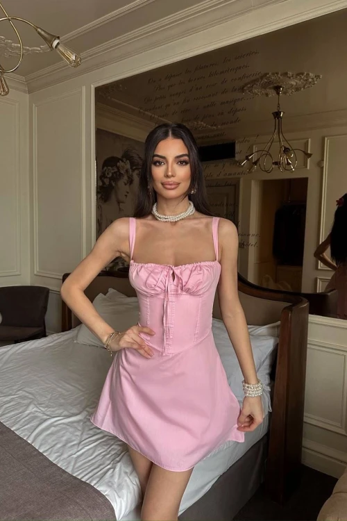 Pembe Askı Detaylı Sırt Bağlamalı Mini Elbise