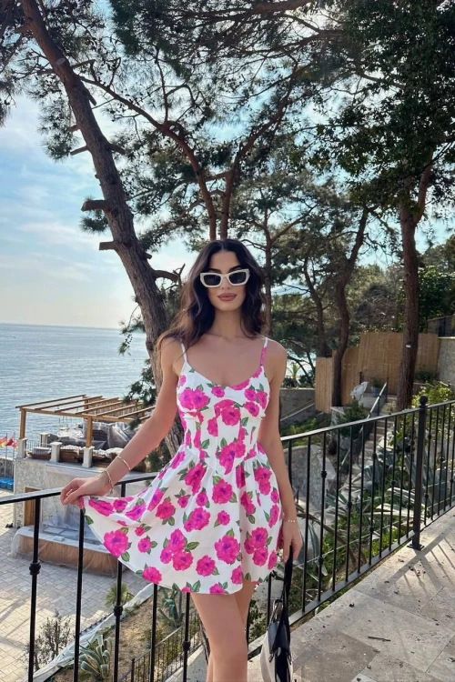 Pembe Çiçekli Askılı Mini Elbise