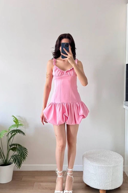 Pembe Eteği Balon Askıları Fırfırlı Mini Elbise