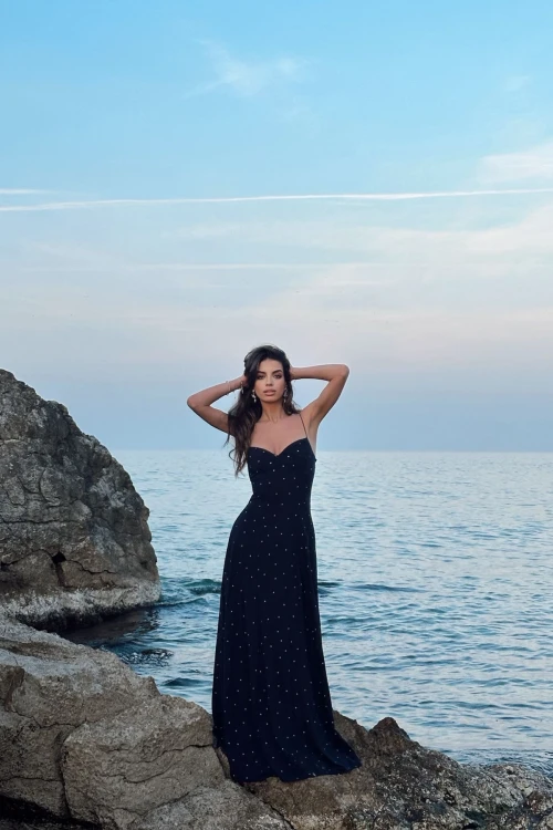 PUANTİYELİ ASKILI MAXİ BOY ELBİSE