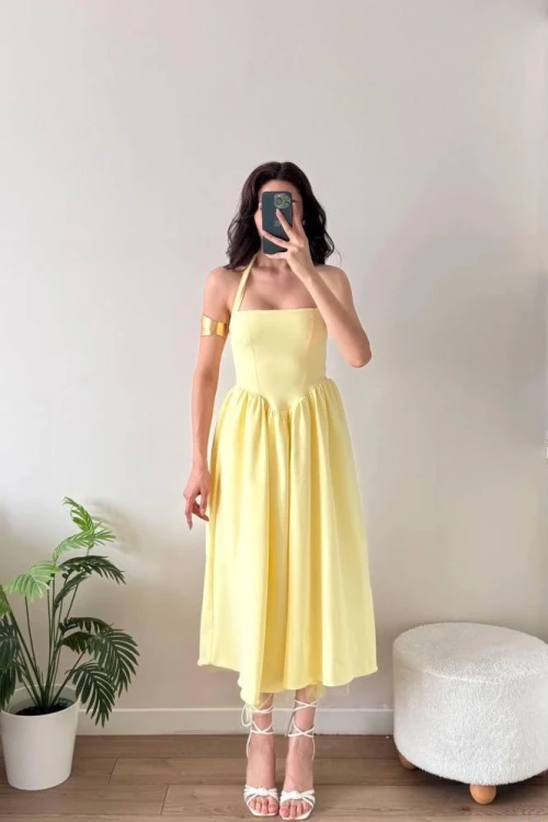 Sarı Astarı Uzun Tüllü Boyun Bağlamalı Midi Elbise