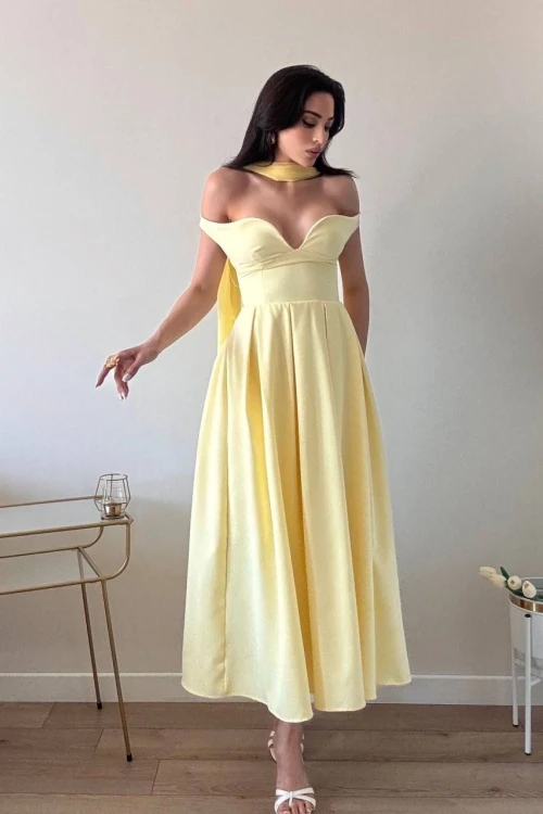 Sarı Eteği Pileli Şallı Sırt Detaylı Midi Elbise