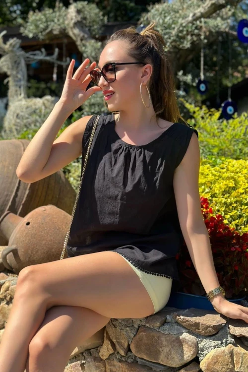 SIRT ÇARPRAZ ETEĞİ DANTELLİ BLUZ