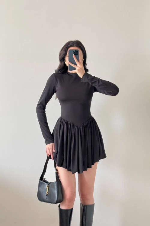 Siyah Eteği Pileli Büzgülü Balon Elbise