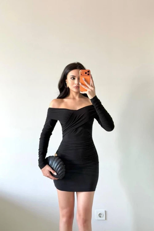 Siyah Göğüs Çarpraz Büzgülü Mini Elbise