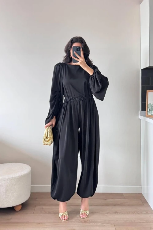 Siyah Kolları Pileli Beli Büzgülü Maxi Tulum