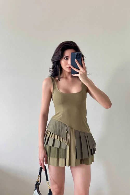 Yeşil Eteği Tüllü Şortlu Piliseli Mini Elbise
