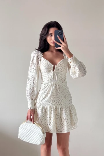 Bej Uzun Kollu Brodeli Sırt Detaylı Mini Elbise