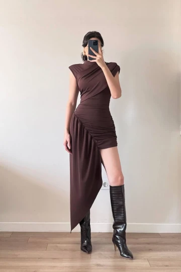 Kahverengi Asimetrik Detaylı Mini Drapeli Elbise