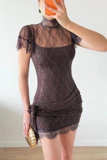 Kahverengi Dantelli Gül Detaylı Elbise