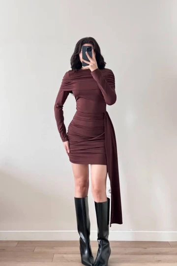 Kahverengi Drapeli Uzun Kollu Mini Kuyruklu Elbise