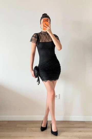 Siyah Dantelli Gül Detaylı Elbise